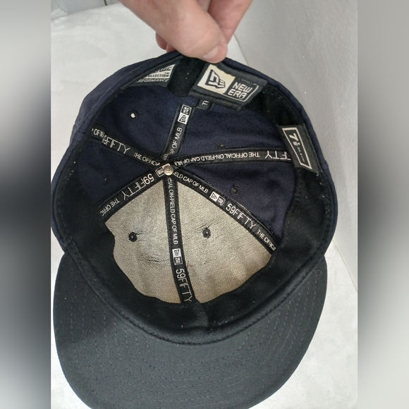 Black SnapBack cap from the Boston Red Sox One Size 7 1/8 - Picture 5 of 9